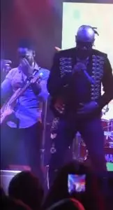 alt="Pipo singing"